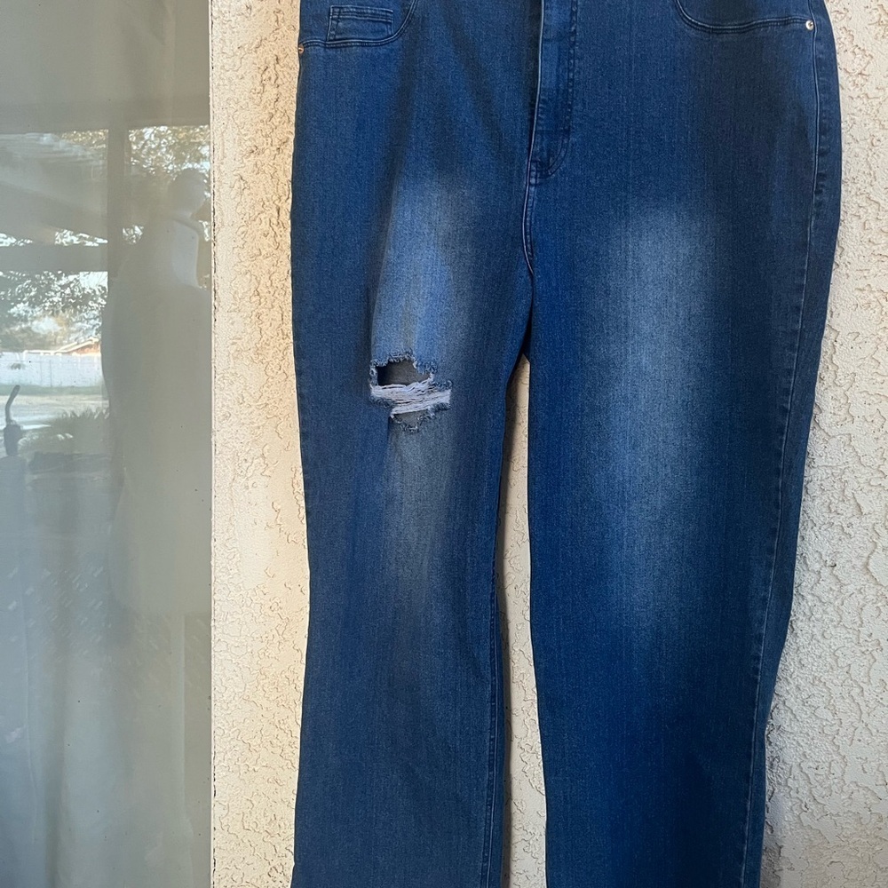 NWT NINA PARKER Distressed Straight Leg Blue Jeans SIZE 22W